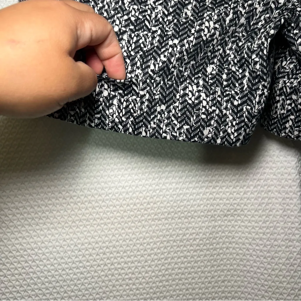 Express Womens Size 4 Black and White Patterned‎ Cuffed Chino Shorts Belt Loops - Image 7