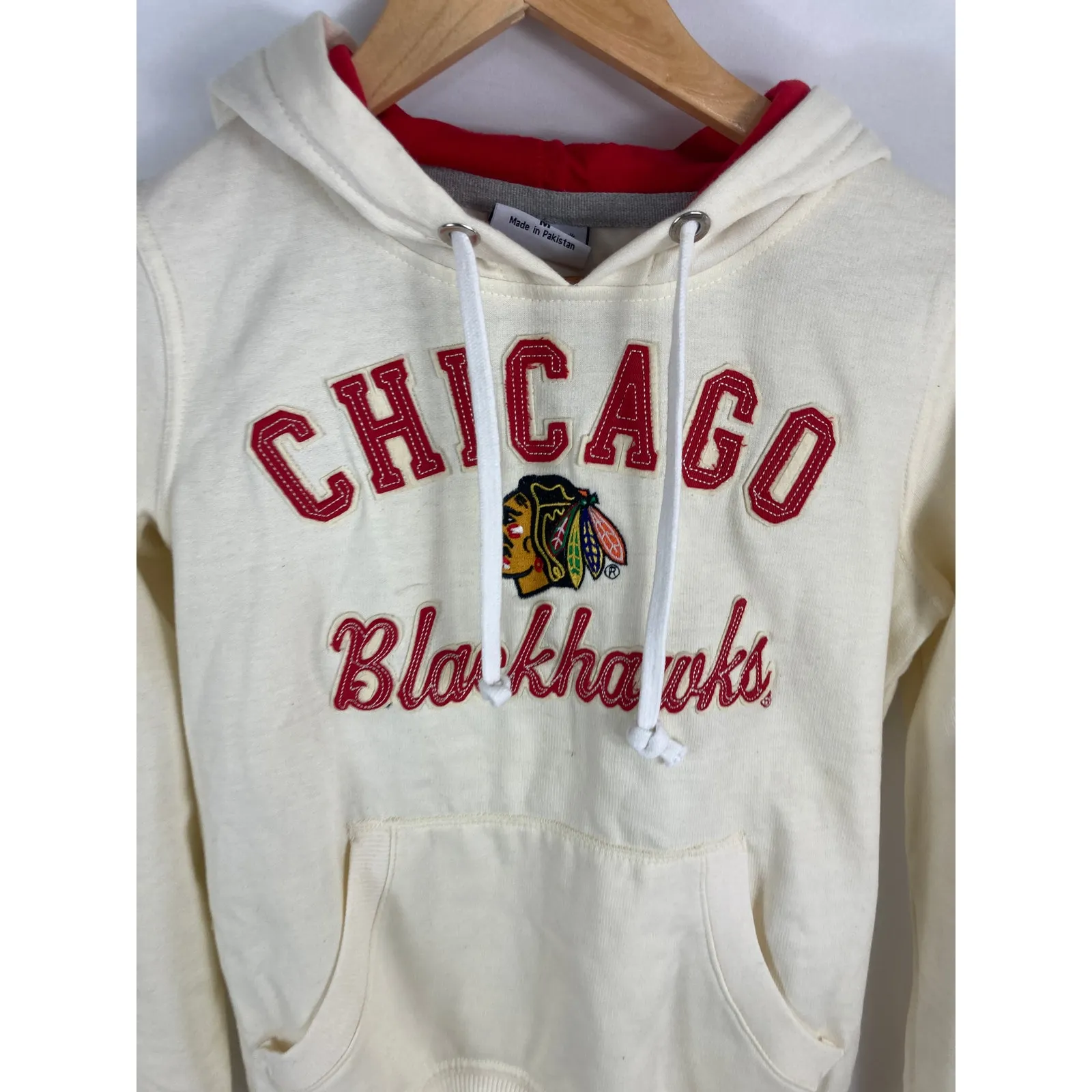 Chicago Blackhawks Graphic Hoodie Off White Size Small - Image 2
