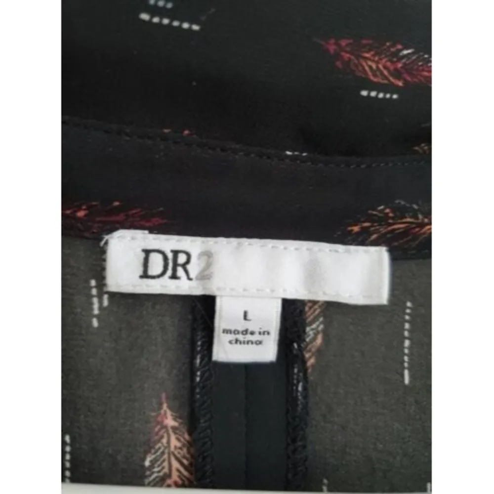 DR2 Long Sleeve Button Front Cold Shoulder Feather Print Blouse Size L. Black Size L - Image 2