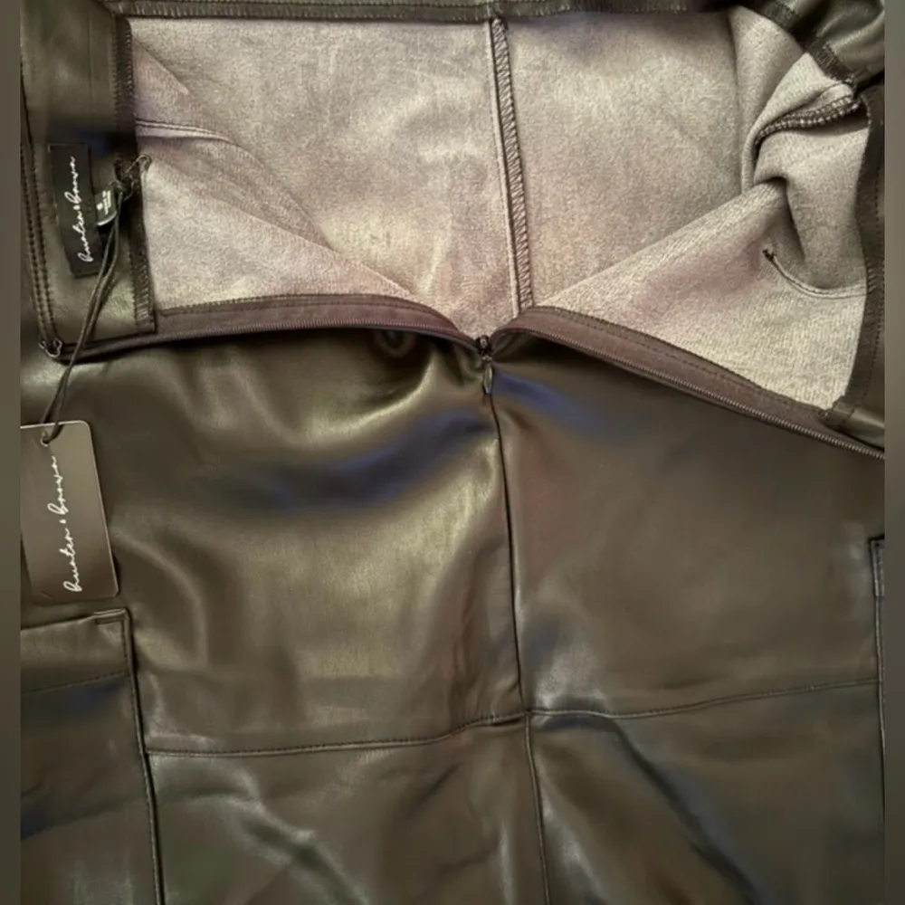 Hunter & Brown Faux Leather Skirt, Straight, Cargo Pockets, Back Vent, Y2K, Midi Black - Image 4