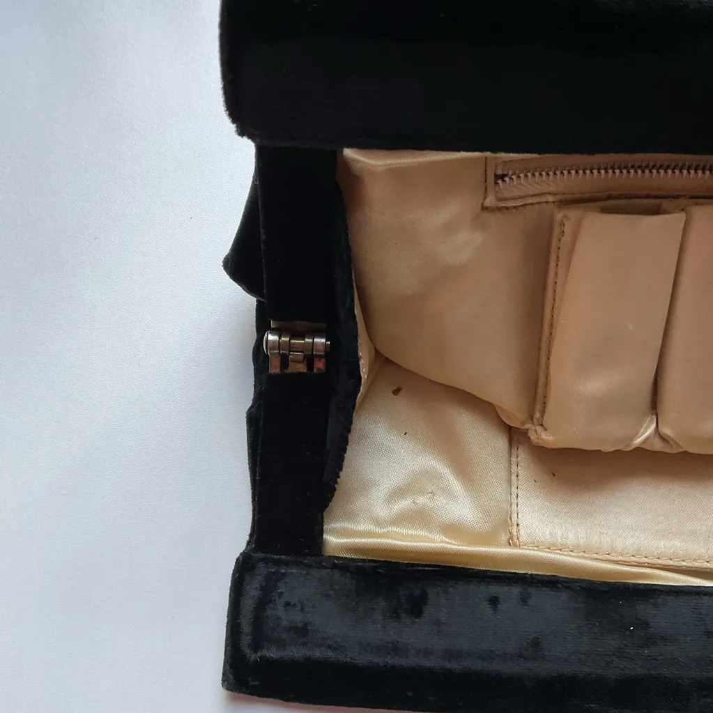 29. Vintage 1950s Bobbie Jerome Black Velvet Clutch Purse – Satin Interior – - Image 6