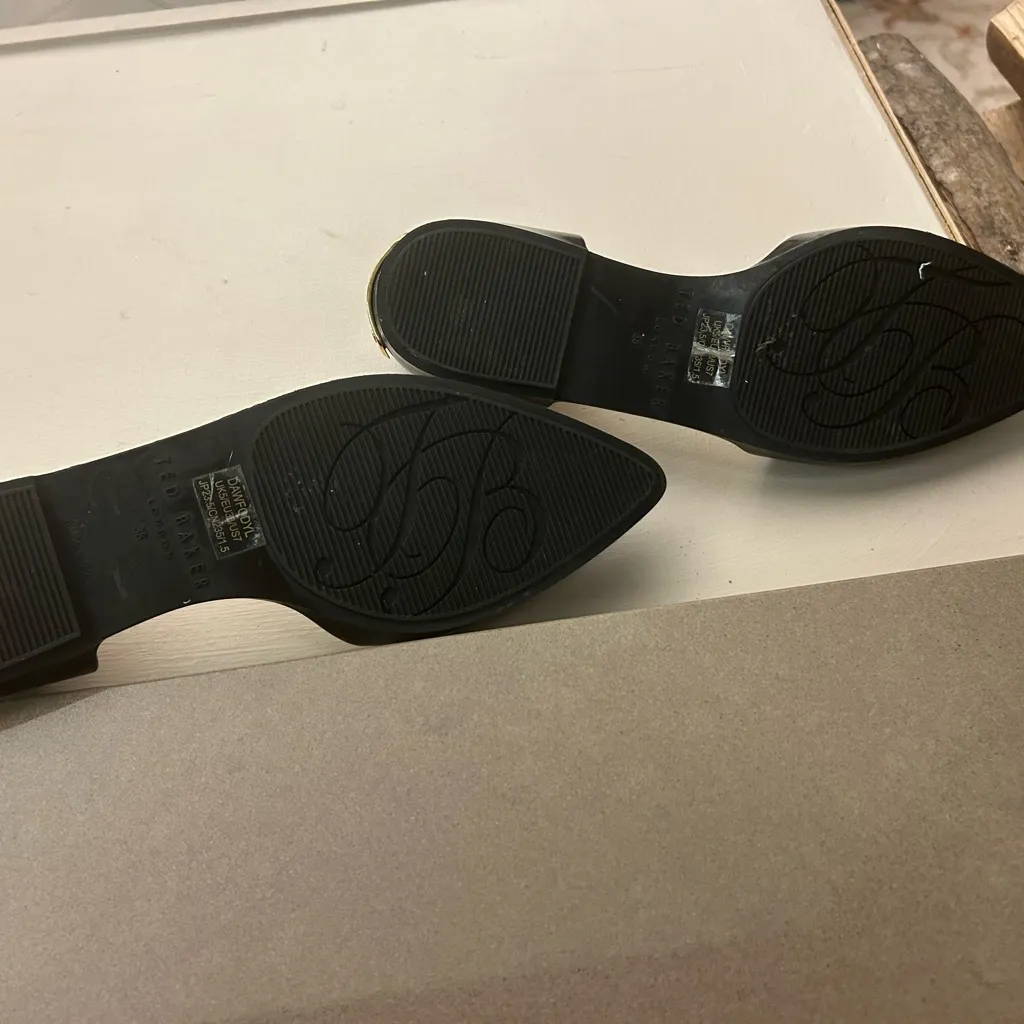 Ted Baker London Black and Gold Women's Shoes size 38 or USA 8 great shape - Image 6