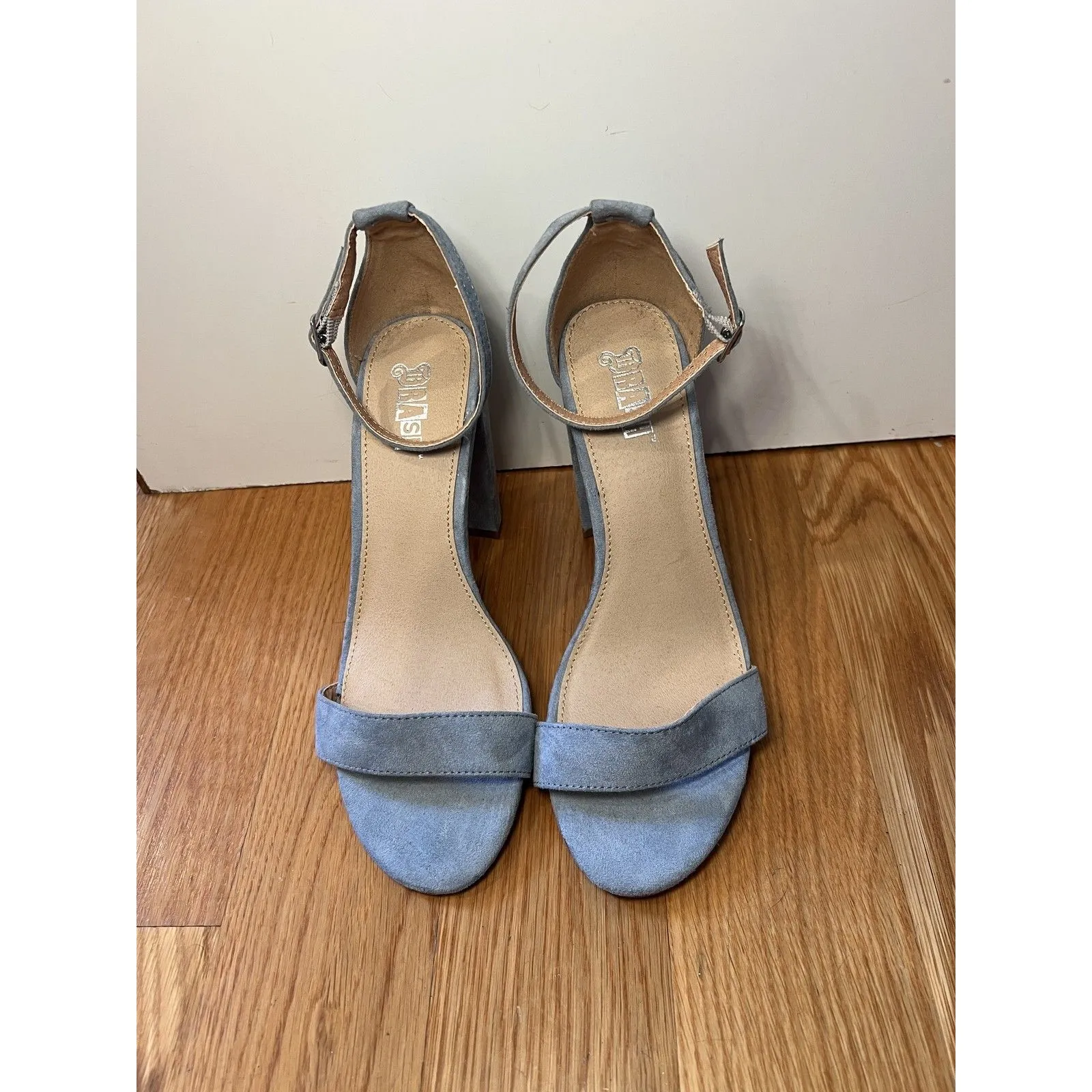 Brash Shoes Womens Size 8 Gray Suede Block Heel Ankle Strap Sandals Dressy - Image 2