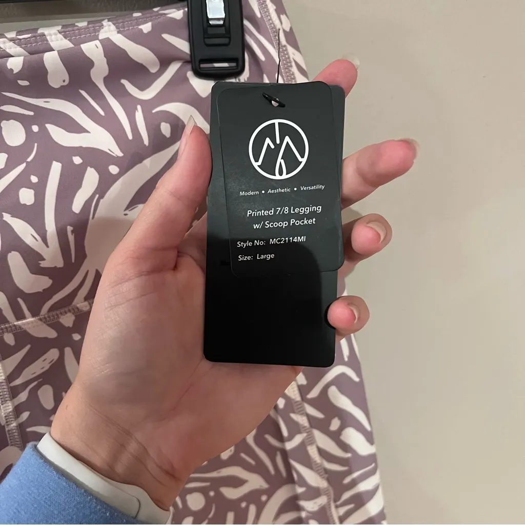 Move Theology Pattern Leggings NWT Size L - Image 4