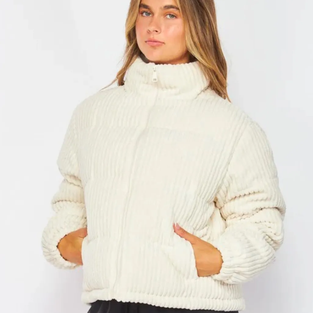 Miami Cream Textured Cropped Puffer Jacket - Image 5