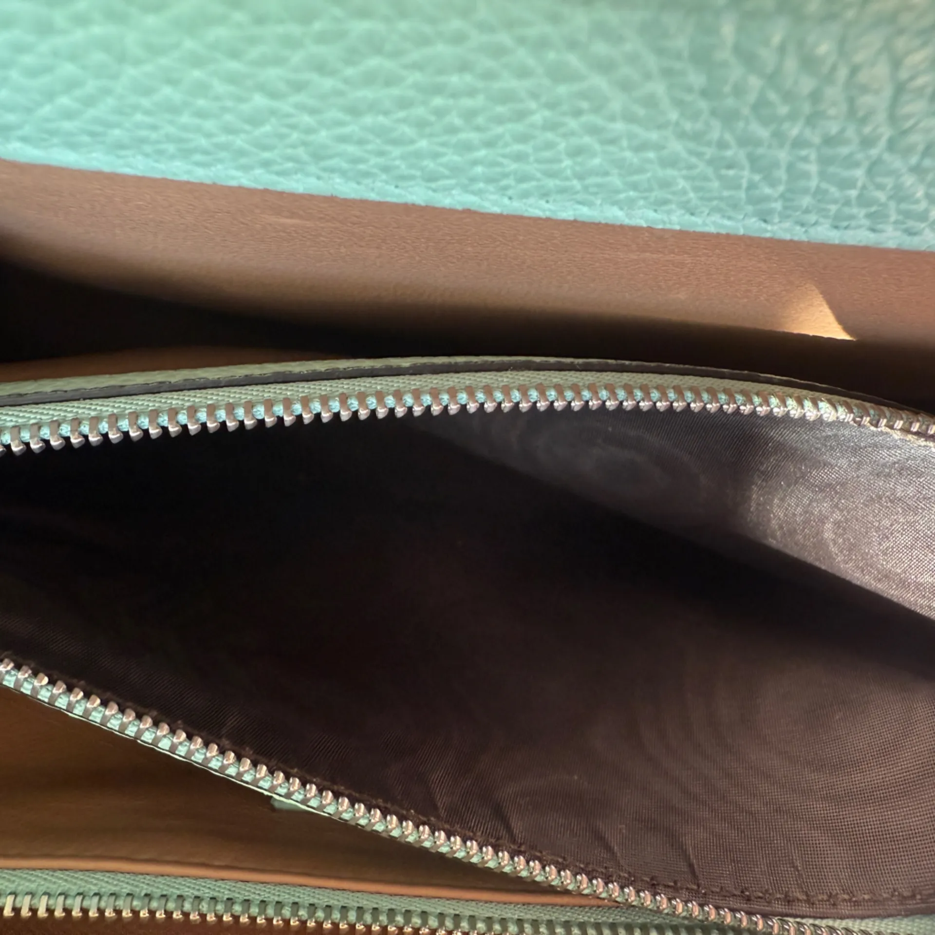 Gucci Posillipo Leather Small Zumi Two Way, Water Green with 2 tone metal logo - Image 7