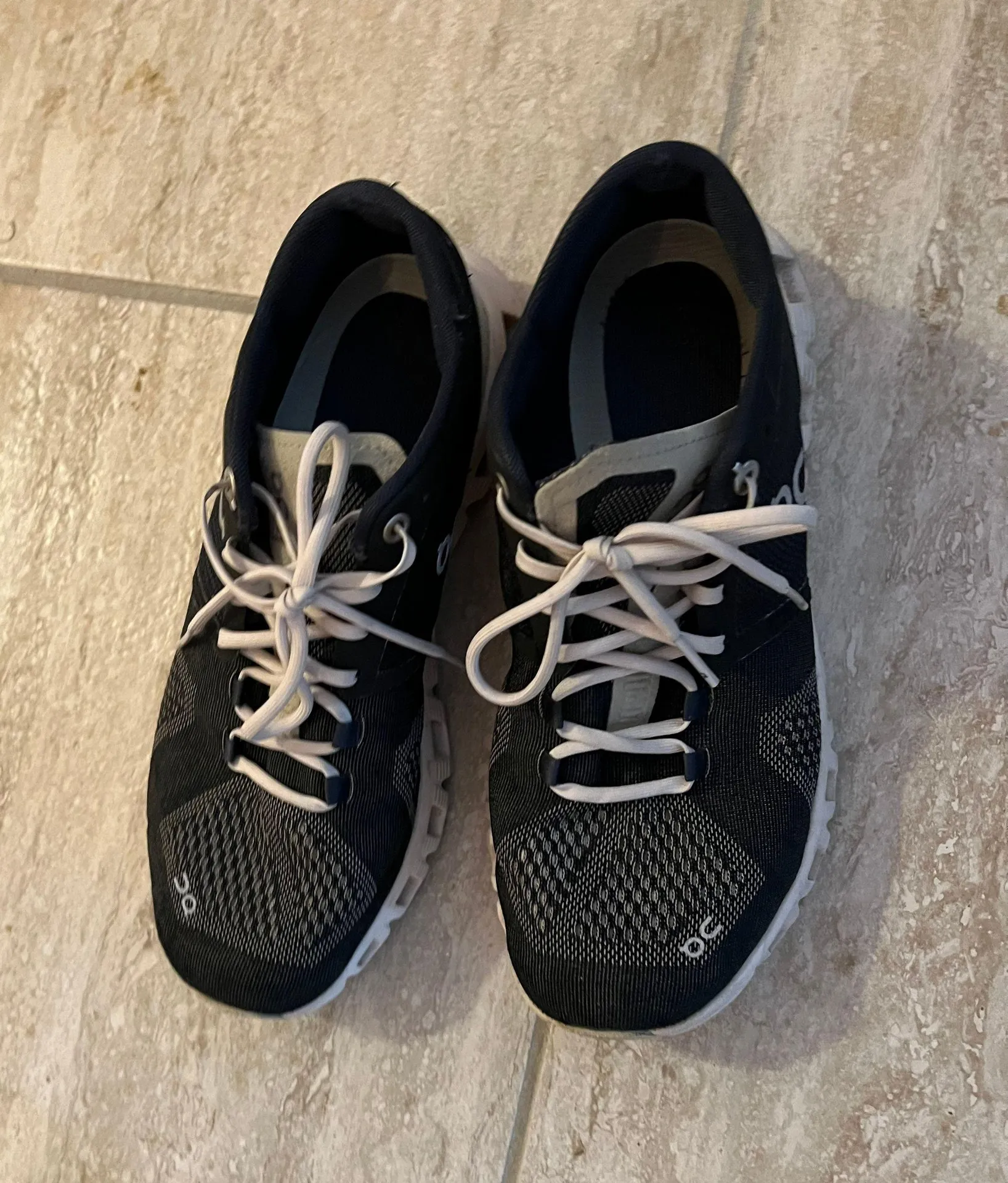 On Cloud  Black Sneakers - Image 2