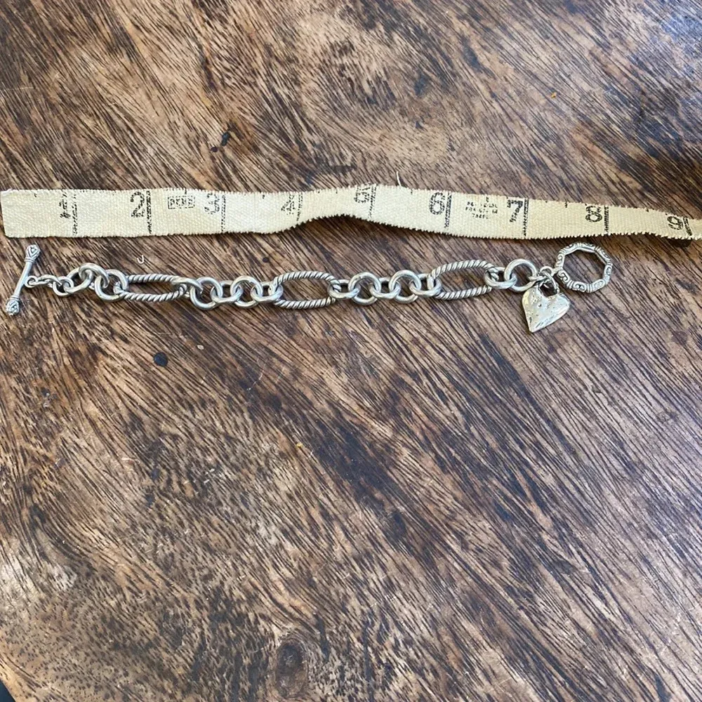 Detailed sterling silver chunky bracelet with a rustic heart - Image 5