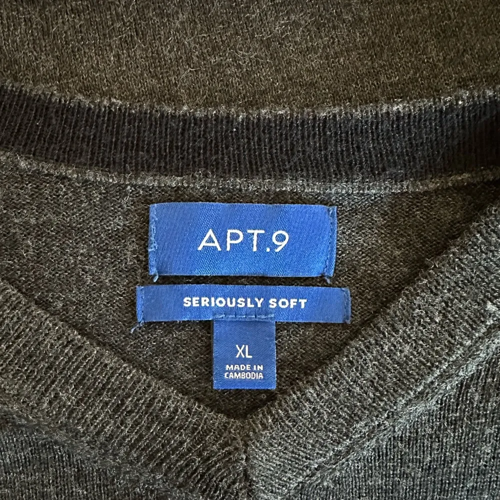 Merino Blend V-Neck Sweater. - Image 3