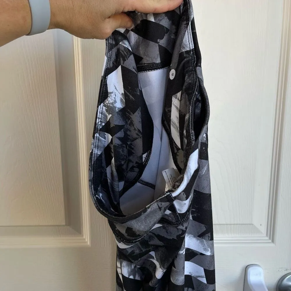 Old Navy Active Compression Full Length Mid Rise Leggings (Abstract Black) - Med - Image 6