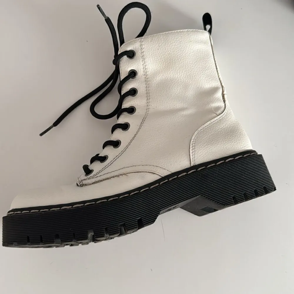 Sincerely Jules Womens White Combat Boots EUC - Image 3