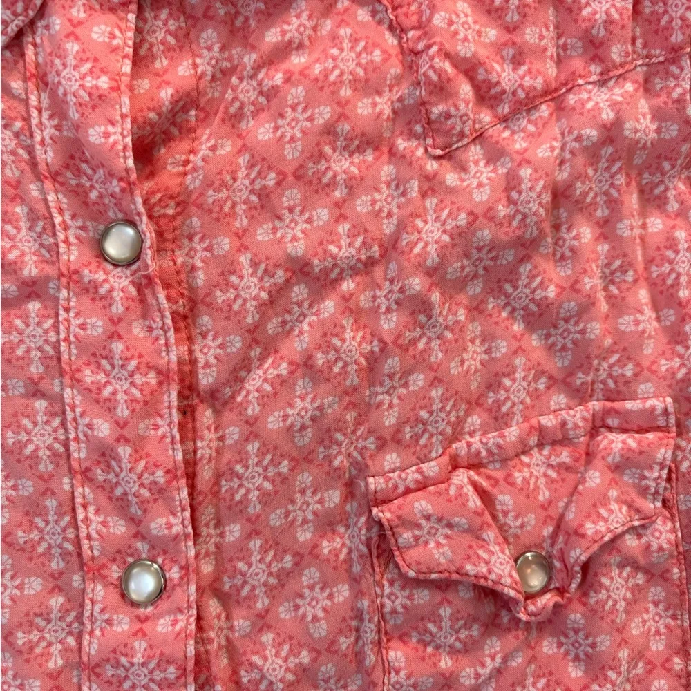 Wrangler/ Wrancher Shirt Size Large, sleeveless with pearl snap buttons - Image 4