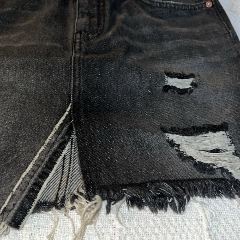 WE THE FREE Black Distressed Mini Denim Skirt Size 26 - Image 5