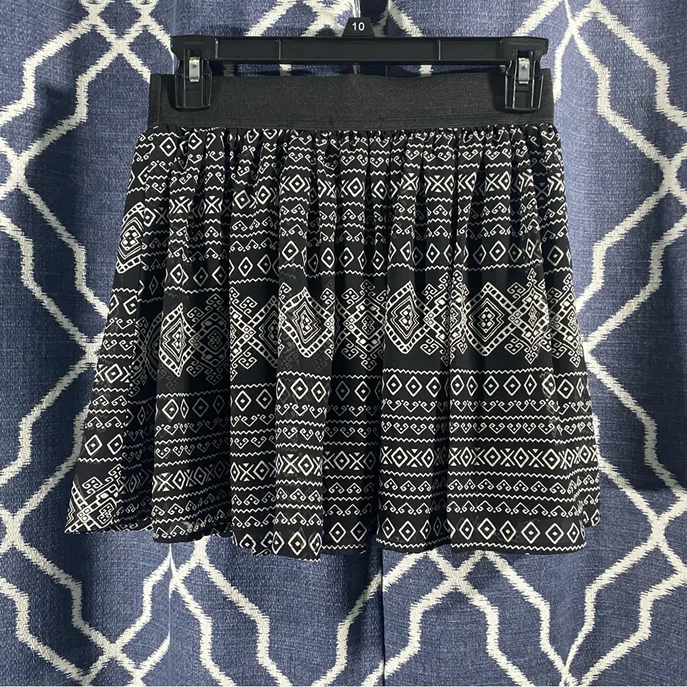 Geometric Pattern Flowy Skirt - Image 2