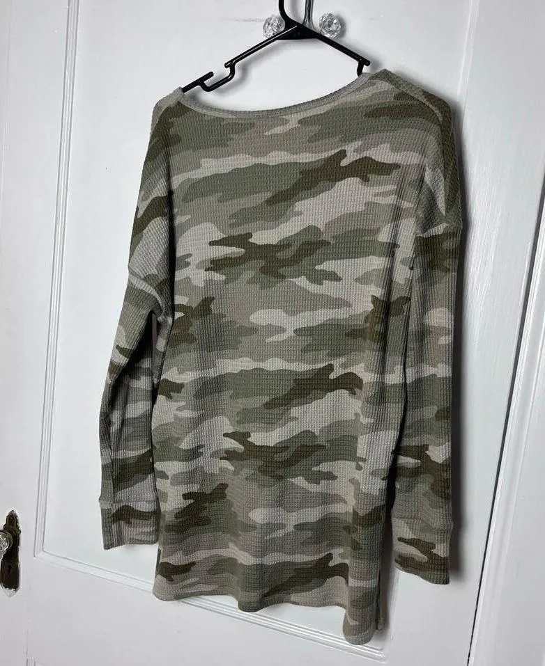 American Eagle Waffle Knit Camouflage V-neck Oversized Long Sleeve Shirt XS - Image 7