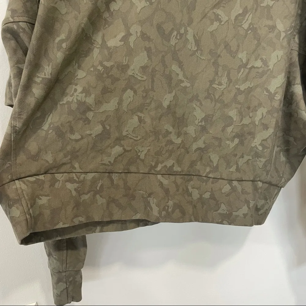 Athleta Cotton Farallon Printed Sweatshirt Size Medium - Image 7