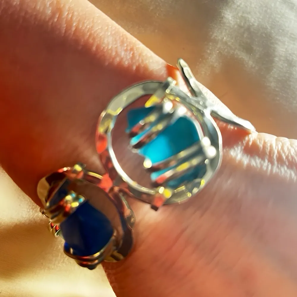 Stunning Silver Cuff Bracelet with 3 beautiful Stones Blue, light & Dark Green Blue - Image 4