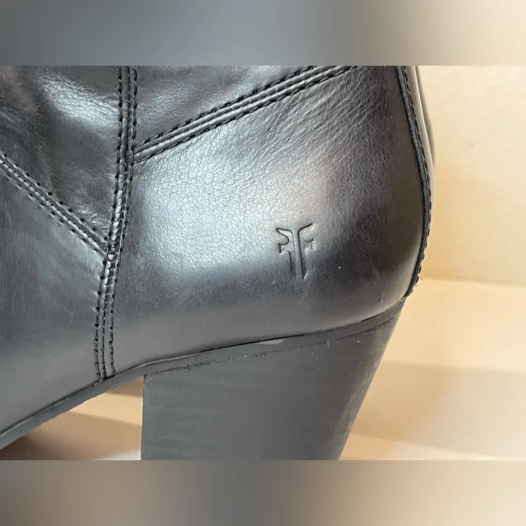 Frye Women’s Megan Black Leather Ankle Booties Size 7 M - Image 4