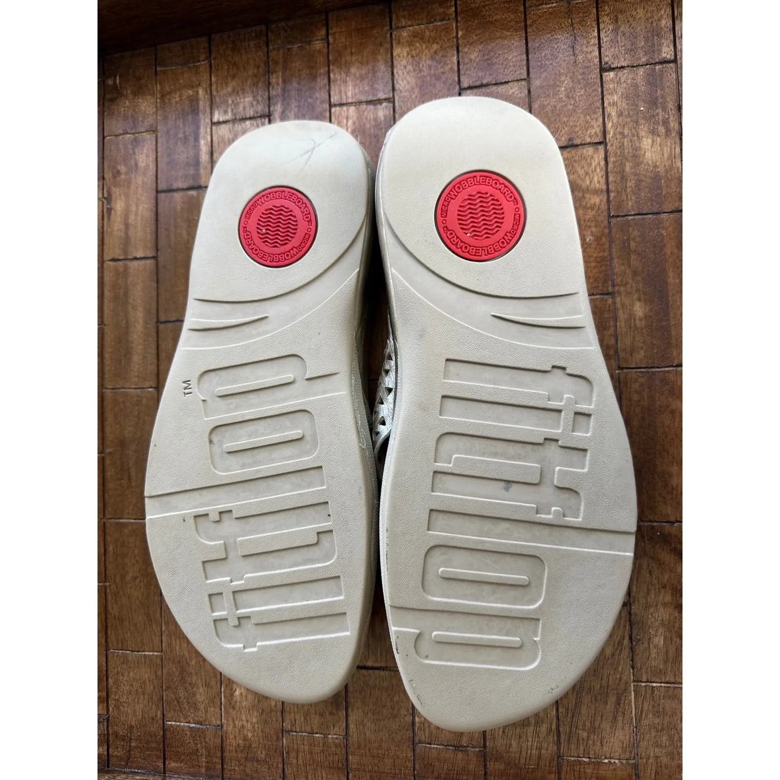 Fitflop‎ Iqushion Sparkle Laser Cut Flip Flops Comfort Sandals Gold Size 11 - Image 8