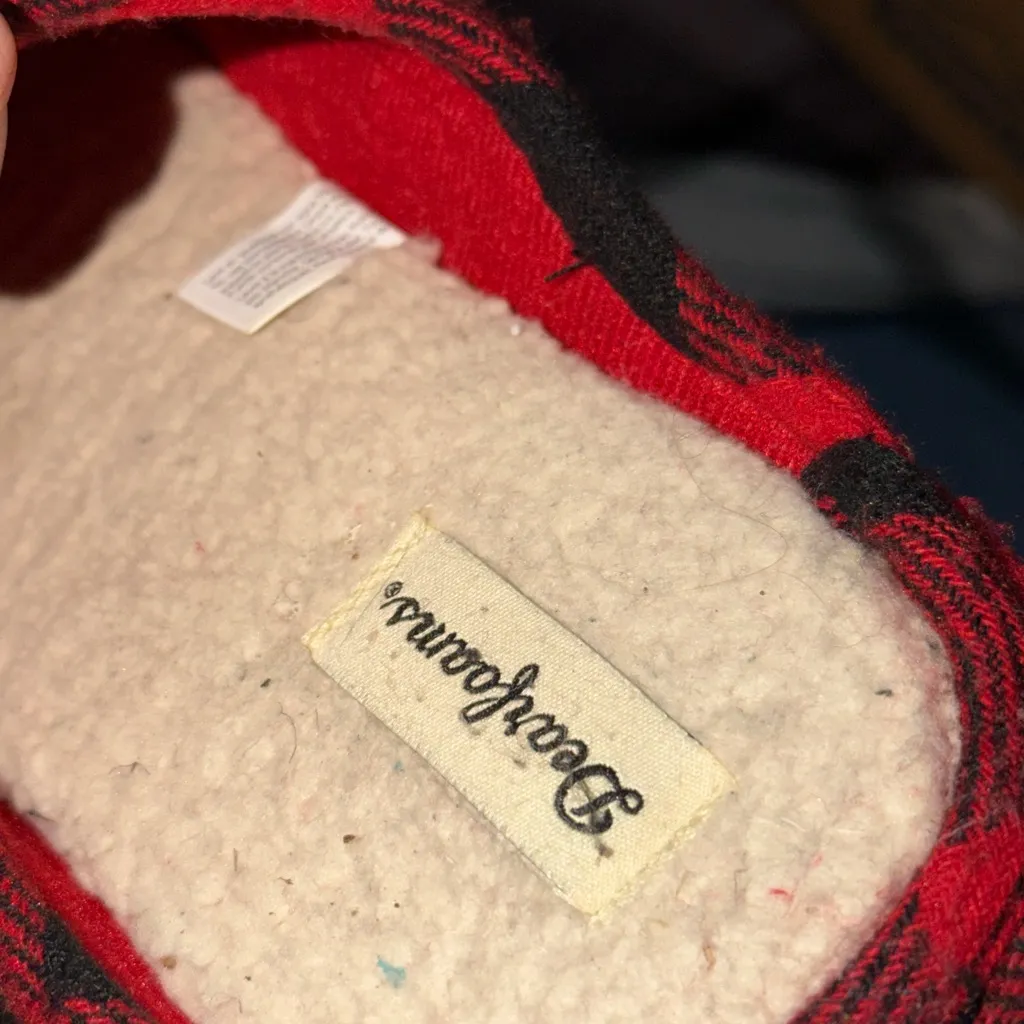 Dearfoams Red and Black Plaid Slippers Mama Bear size 7 - 8 medium new - Image 2