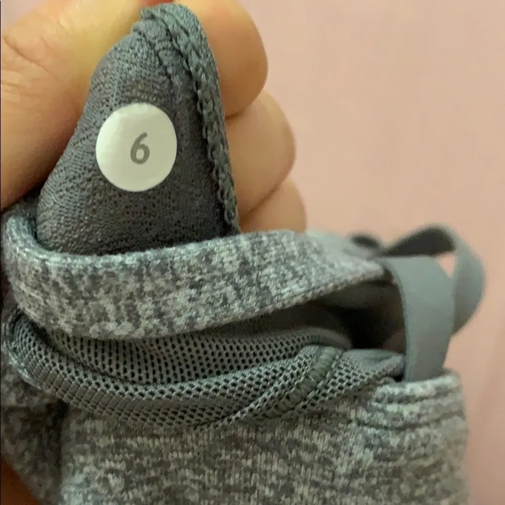 EUC Lululemon bra tank - Image 4