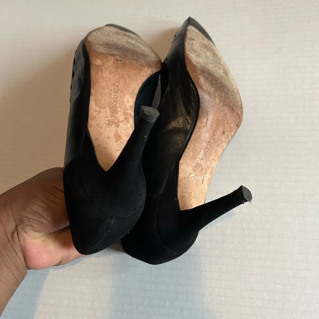 Manolo Blahnik Black Patent Leather Heels - Image 4