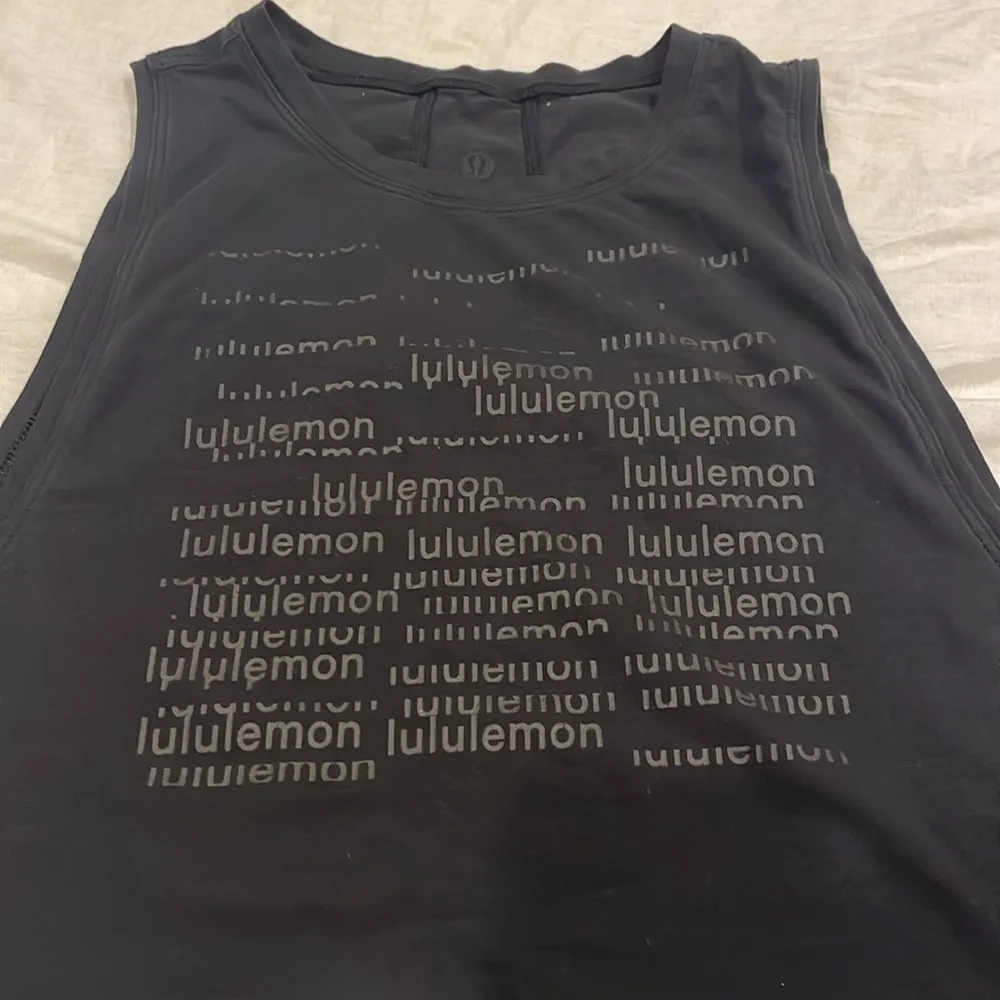 Lululemon muscle love crop tank Black Size 4 - Image 2