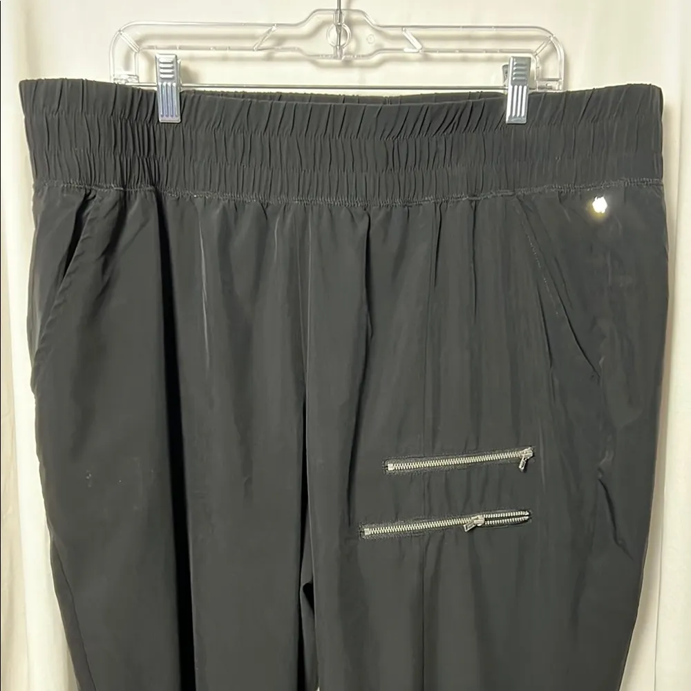 Fabletics  Black Yumiko Women's Lightweight Stretch Jogger Size 2X - Image 4