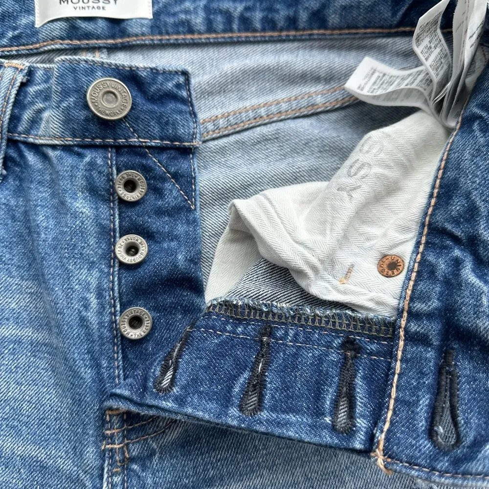 Moussy Vintage Aberdeen Tapered Distressed Denim Jeans in Blue - Image 4
