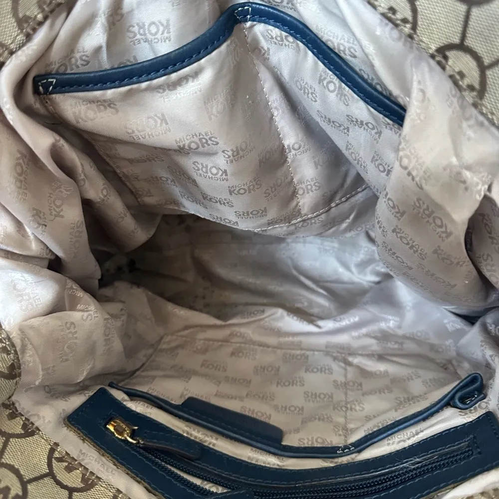 MICHAEL Michael Kors Navy Beige Signature Canvas and Leather Gansevoort Tote - Image 6