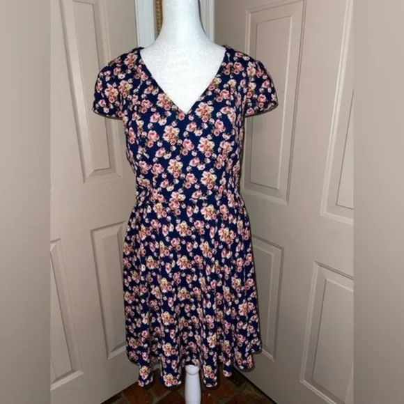 Betsey Johnson navy floral v-neck fitted flare skirt dress. - Image 2