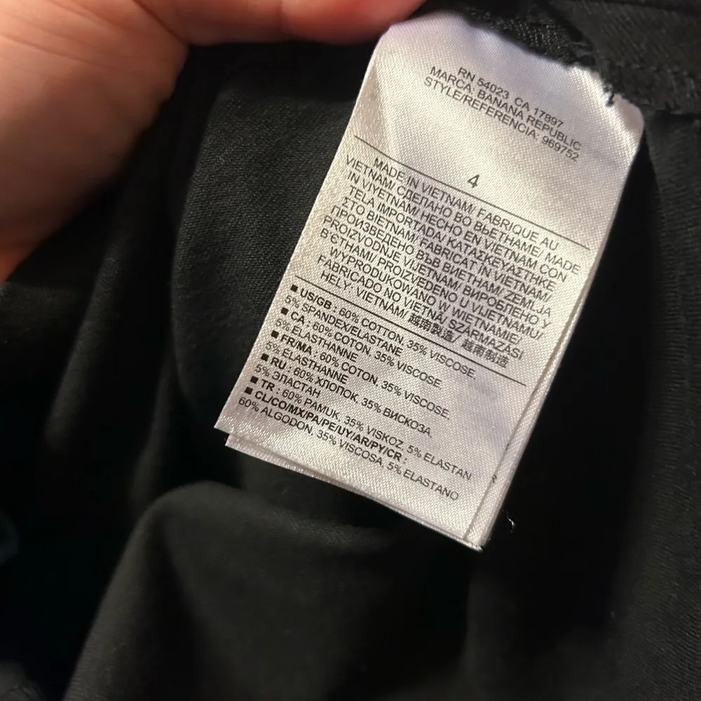 BANANA REPUBLIC GOLD ZIPPER BLACK PENCIL SKIRT - Image 4