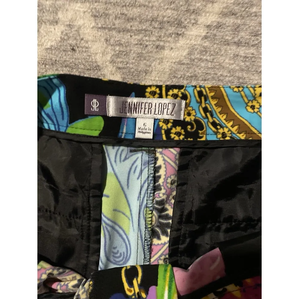 Jennifer Lopez Shorts Size 6 Black Tropical Floral Miami Style Pockets - Image 3