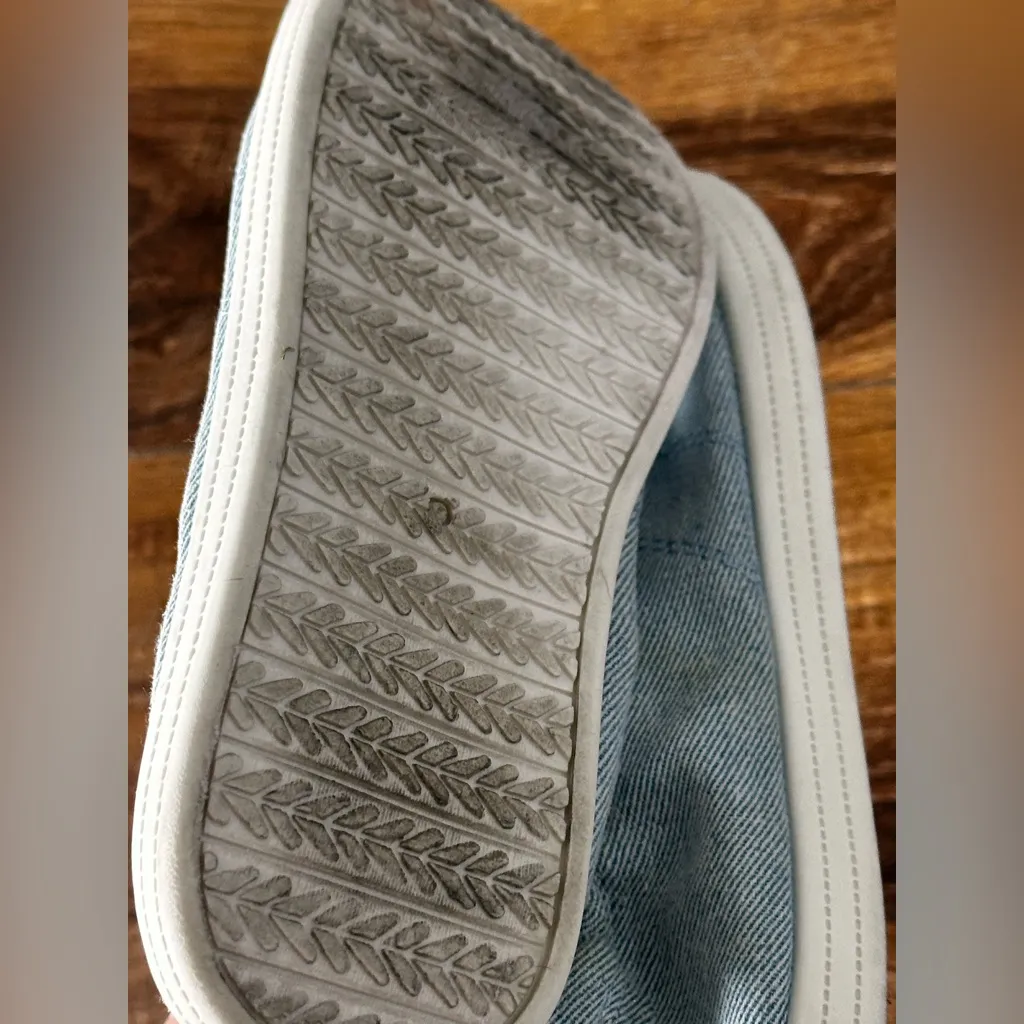 Maurice’s size 8 sneakers - Image 4