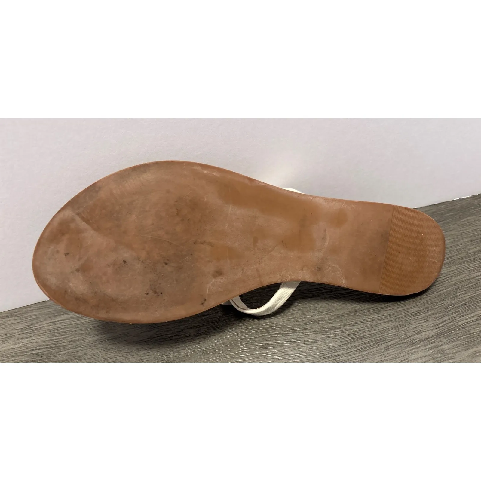 TORY‎ BURCH Leighanne FlatThong-Patent Saffiano Sandal Size 9 - Image 7