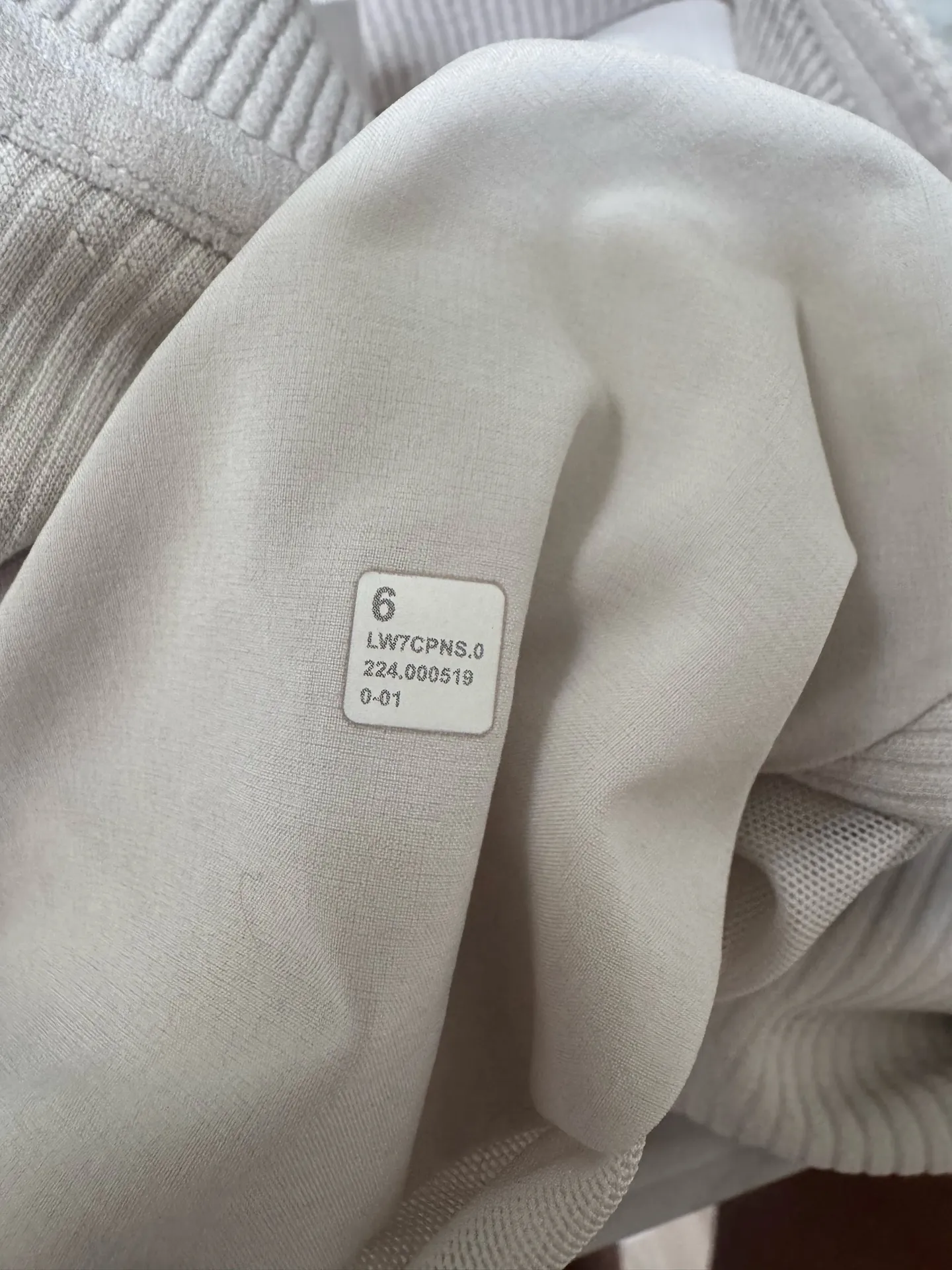 Lululemon  Ribbed Softstreme Shorts High-Rise 2" - Image 4