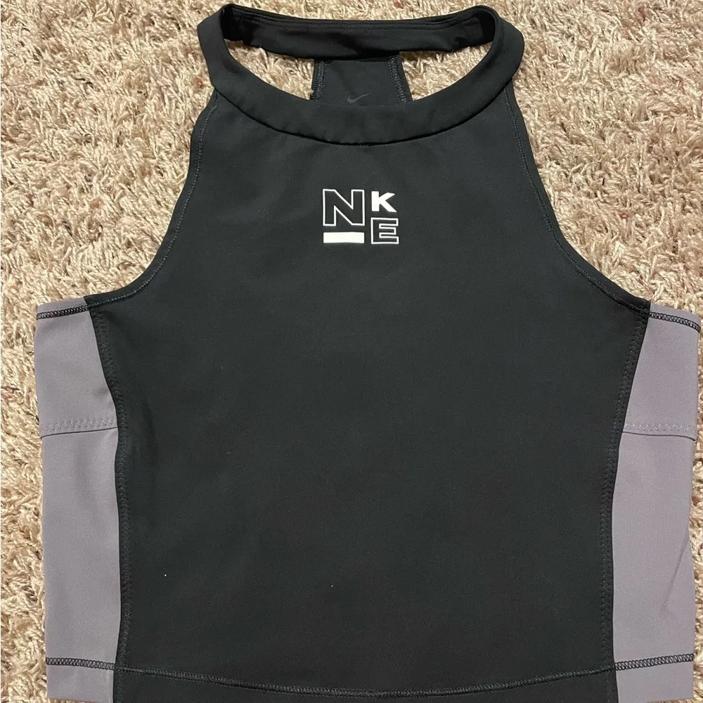 Nike Dri-Fit Sports Bra Crop Top Colorblock. Size Women's Small. - Image 2