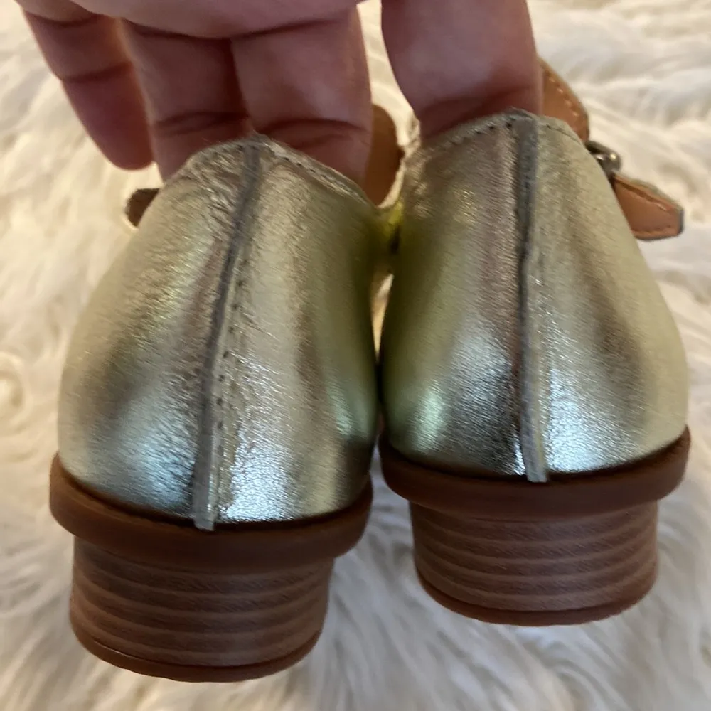 Lucky 🍀 Sandals size 7M brand new without tags see pictures golden color - Image 12