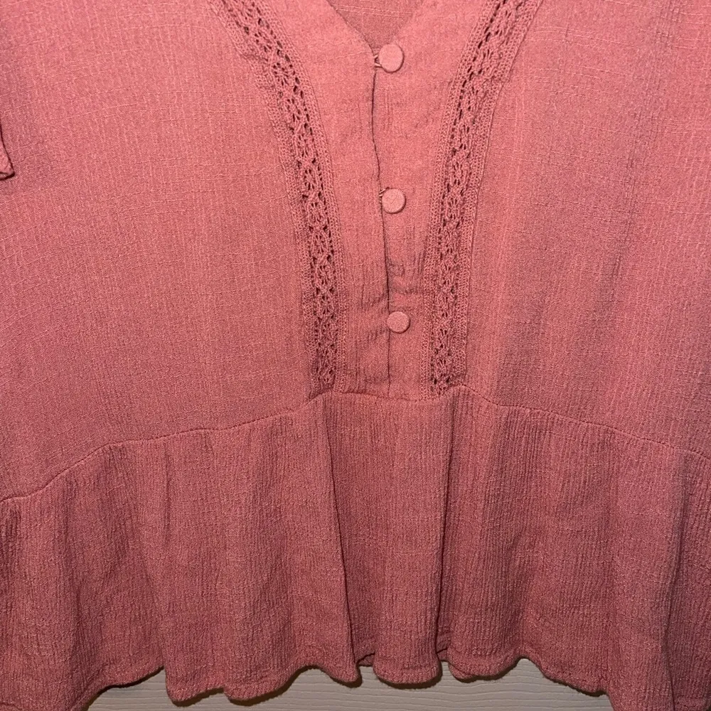 Eyeshadow High-Low Cropped Top - Image 4