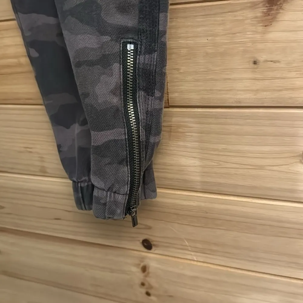 Athleta Size 10 Farallon Camouflage Jogger Pants - Image 7