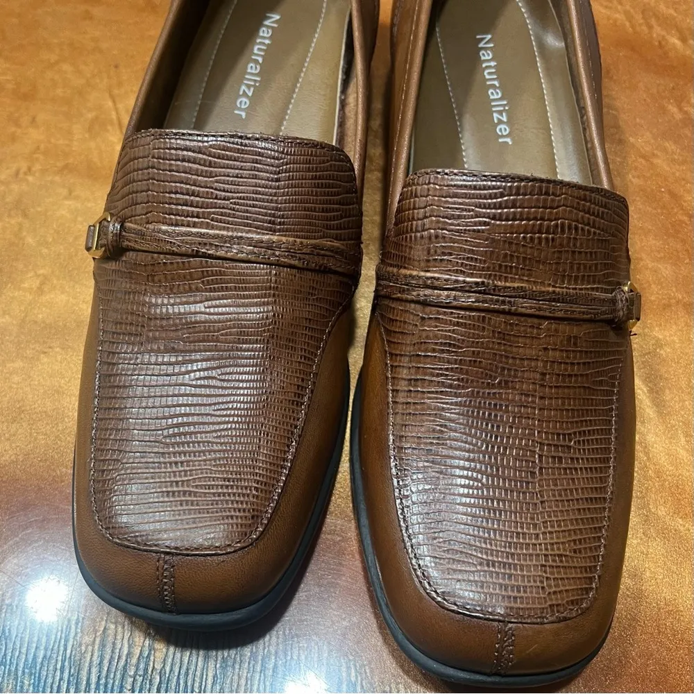 Naturalizer Brown Leather Loafers slip ons size 6.5 gold embellished Made Brazil - Image 6
