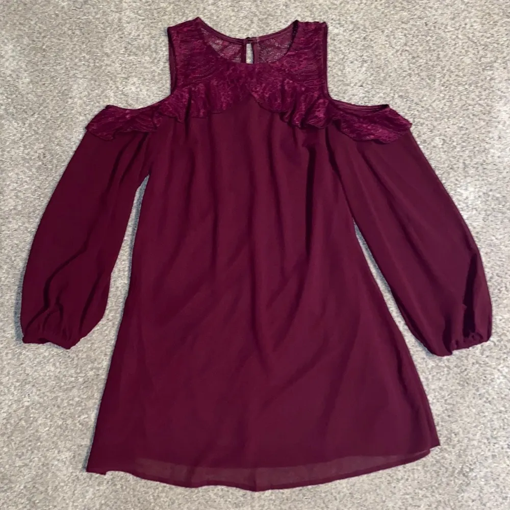 Bailey Blue Burgundy Cold Shoulder Dress - Image 2