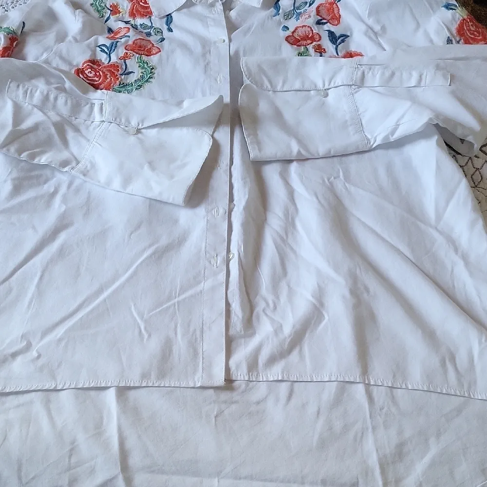 For the Republic 100% Cotton White Shirt with Floral Embroidery Size L - Image 7