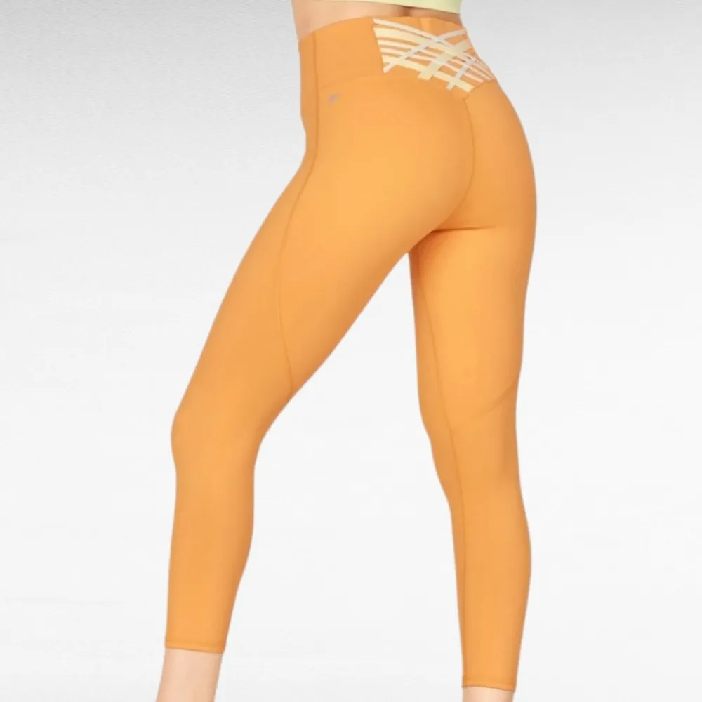 Fabletics Dreamsicle Boost II High-Waisted Strappy Capri Size Medium - Image 2