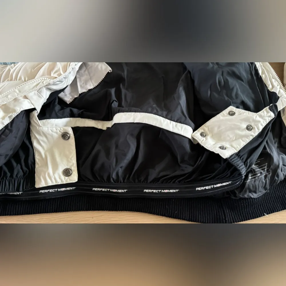 PERFECT MOMENT WOMEN’s
Queenie ski jacket size XL Red - Image 6