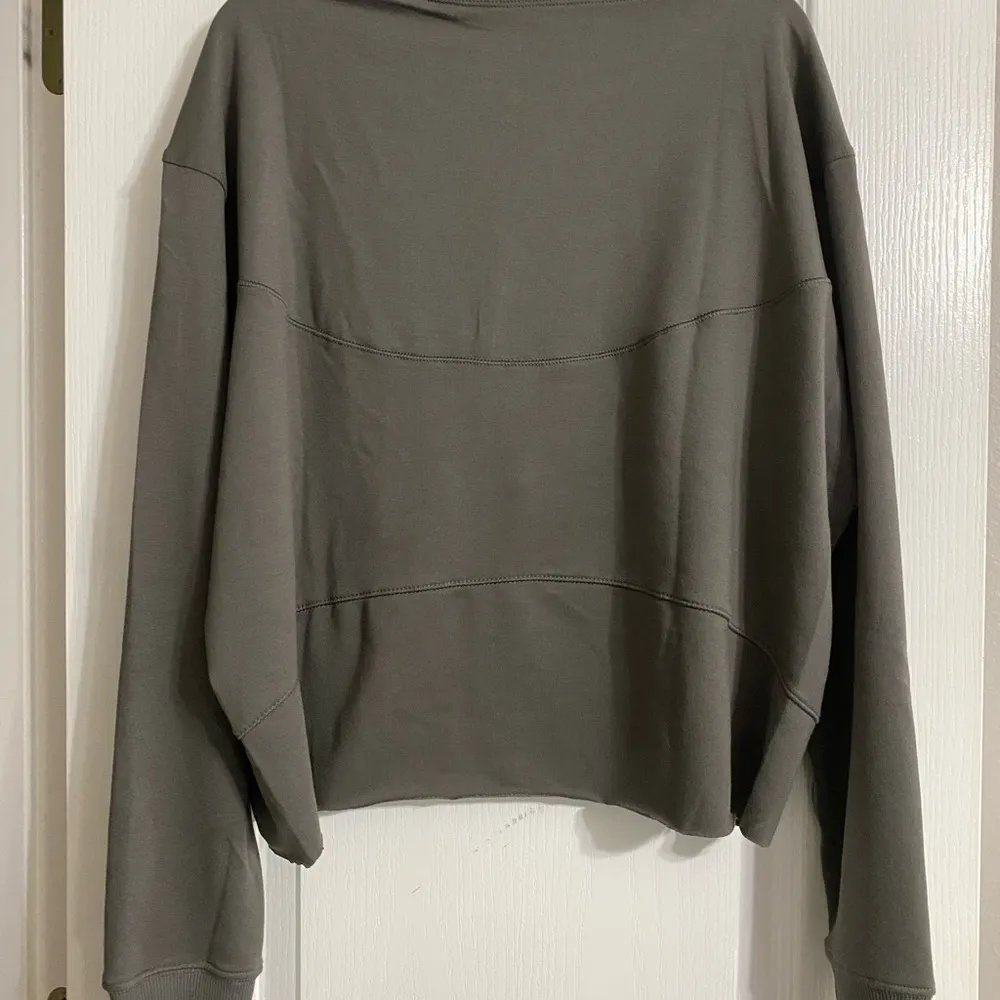 Amazon Grey Longsleeve - Image 2