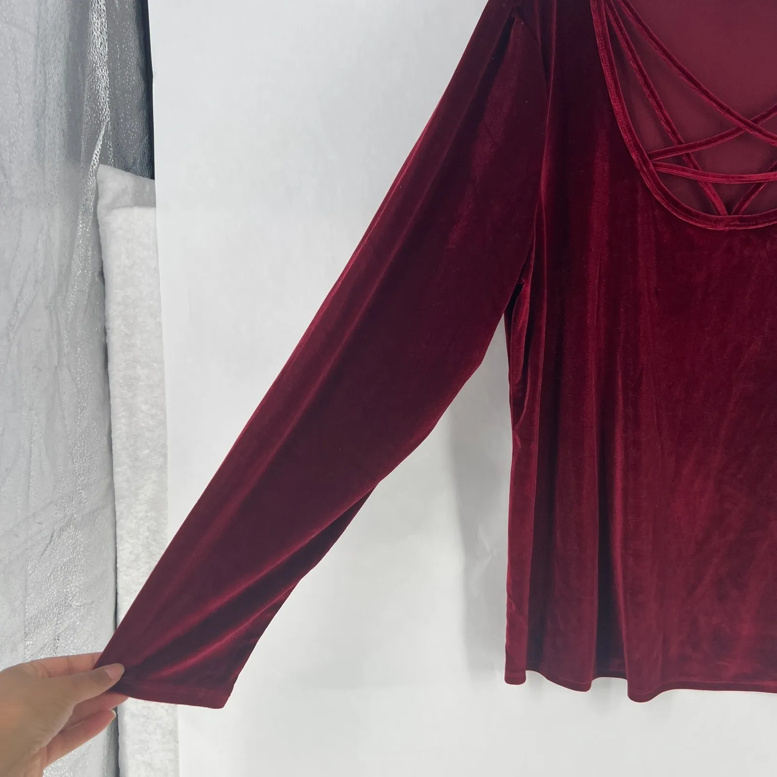 Hot Topic Womens Top 3X Burgundy Stretch Velvet Pentagram Strappy Emo Goth Witch - Image 4