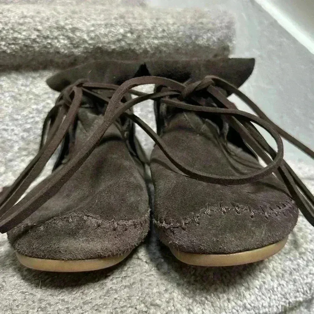 EUC TOMS Zahara Suede Moccasin Lace-Up Flat Booties
Chocolate Brown Women’s 9 - Image 5