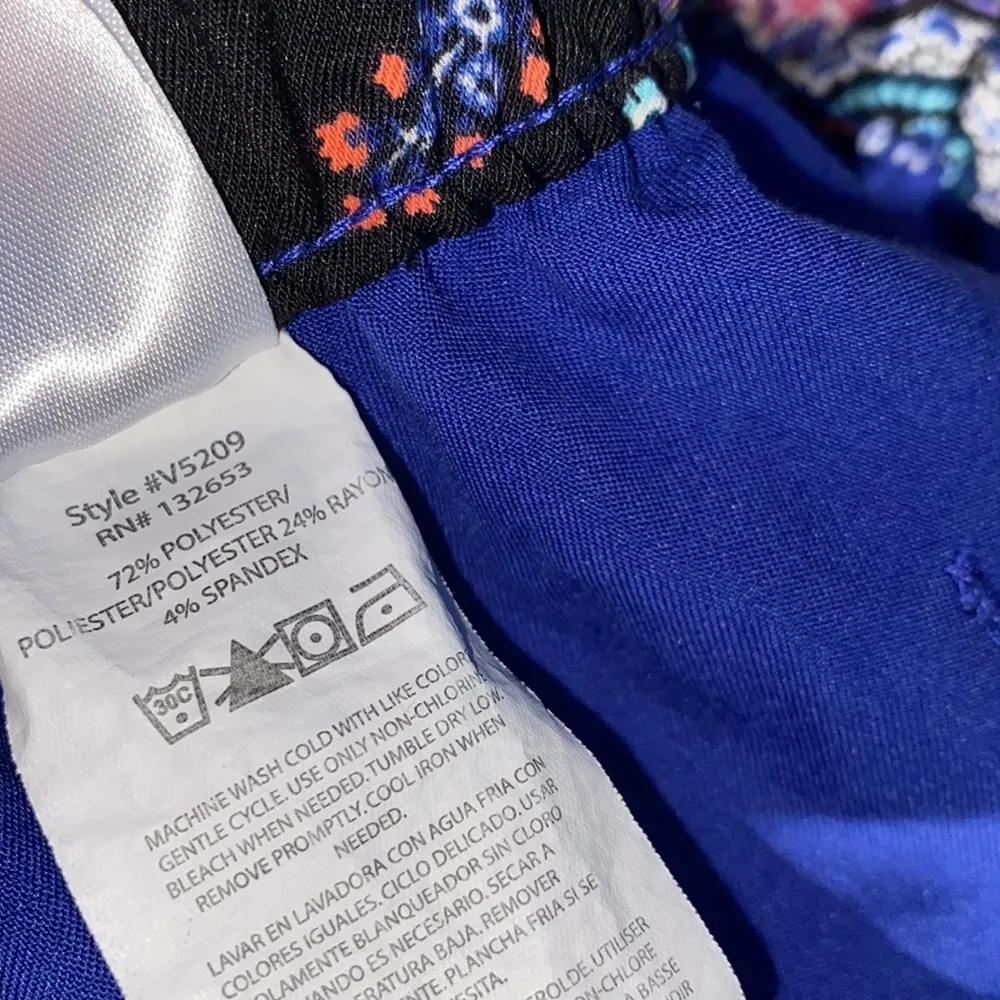 Vera Bradley size medium medical RN/LPN/ nurses scrubs - Image 4