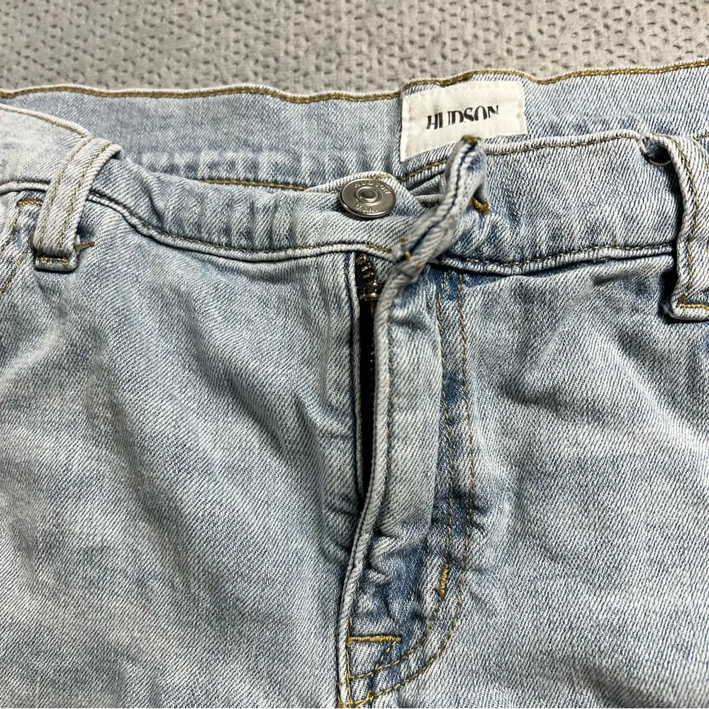 Hudson Light Blue Wash Raw Hem Denim Shorts Size 32 EUC - Image 2